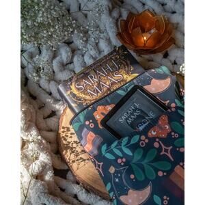 Book / Tablet Sleeve | Burgundy Books